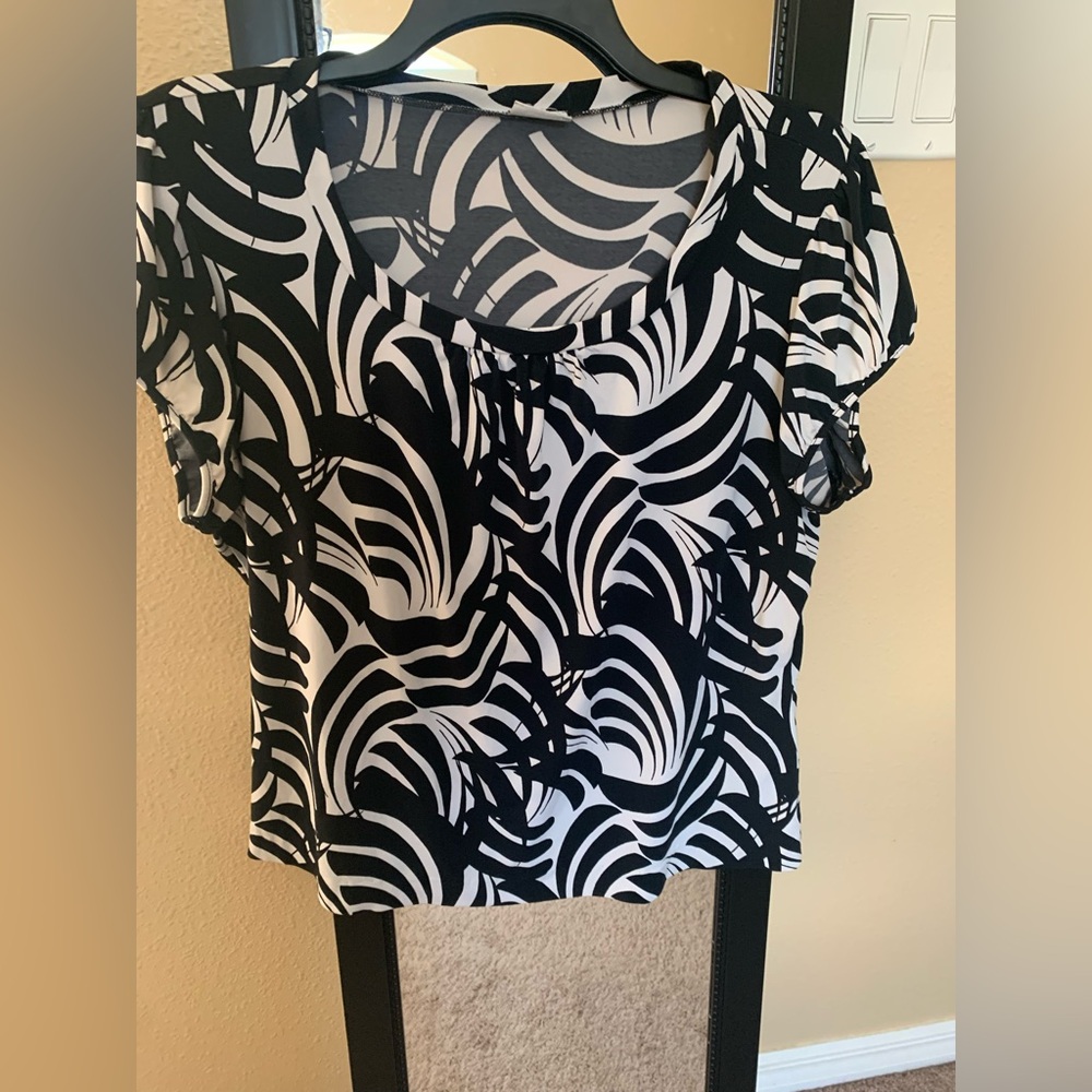 Worthington Monochrome Swirl Blouse